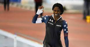 Photo of Erin Jackson waving during a sports competition.
